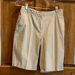 ONE PAIR OF LIZ CLAIBORNE AUDRA SHORTS, KHAKI/TAN, SIZE 8